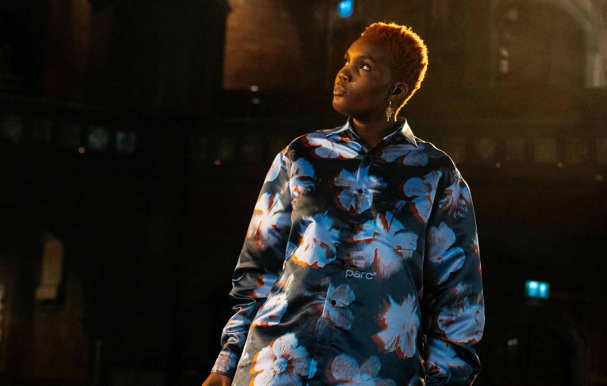 Vea a Arlo Parks discutir la importancia del autocuidado en el especial del Canal 4 "Toda la verdad".