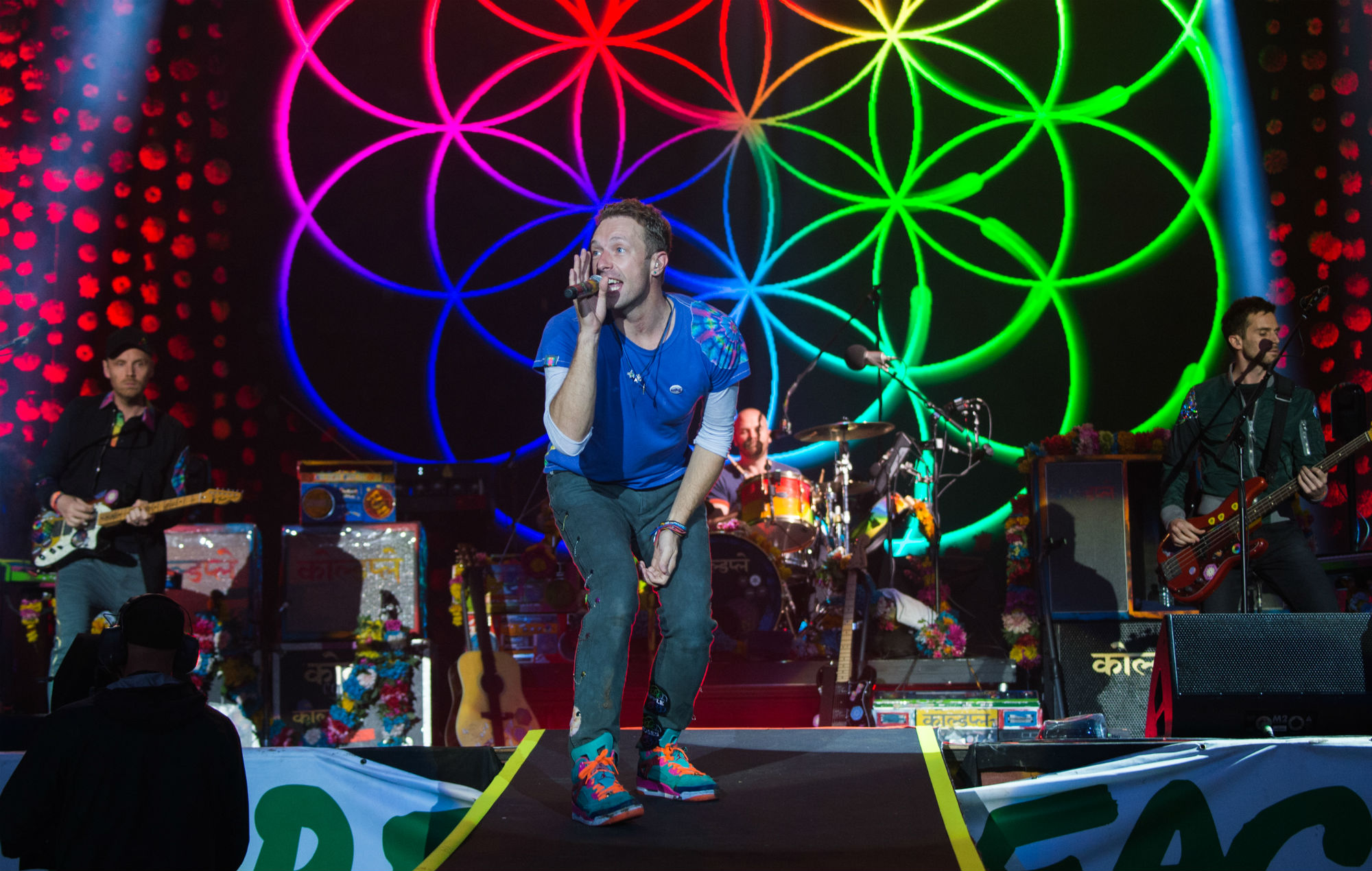 Coldplay dona una guitarra Fender firmada para recaudar fondos para la escuela primaria de Gloucestershire
