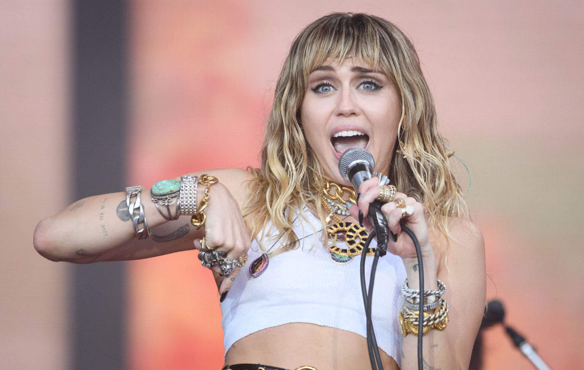 Miley Cyrus dice que se puso sobria para evitar unirse al Club 27