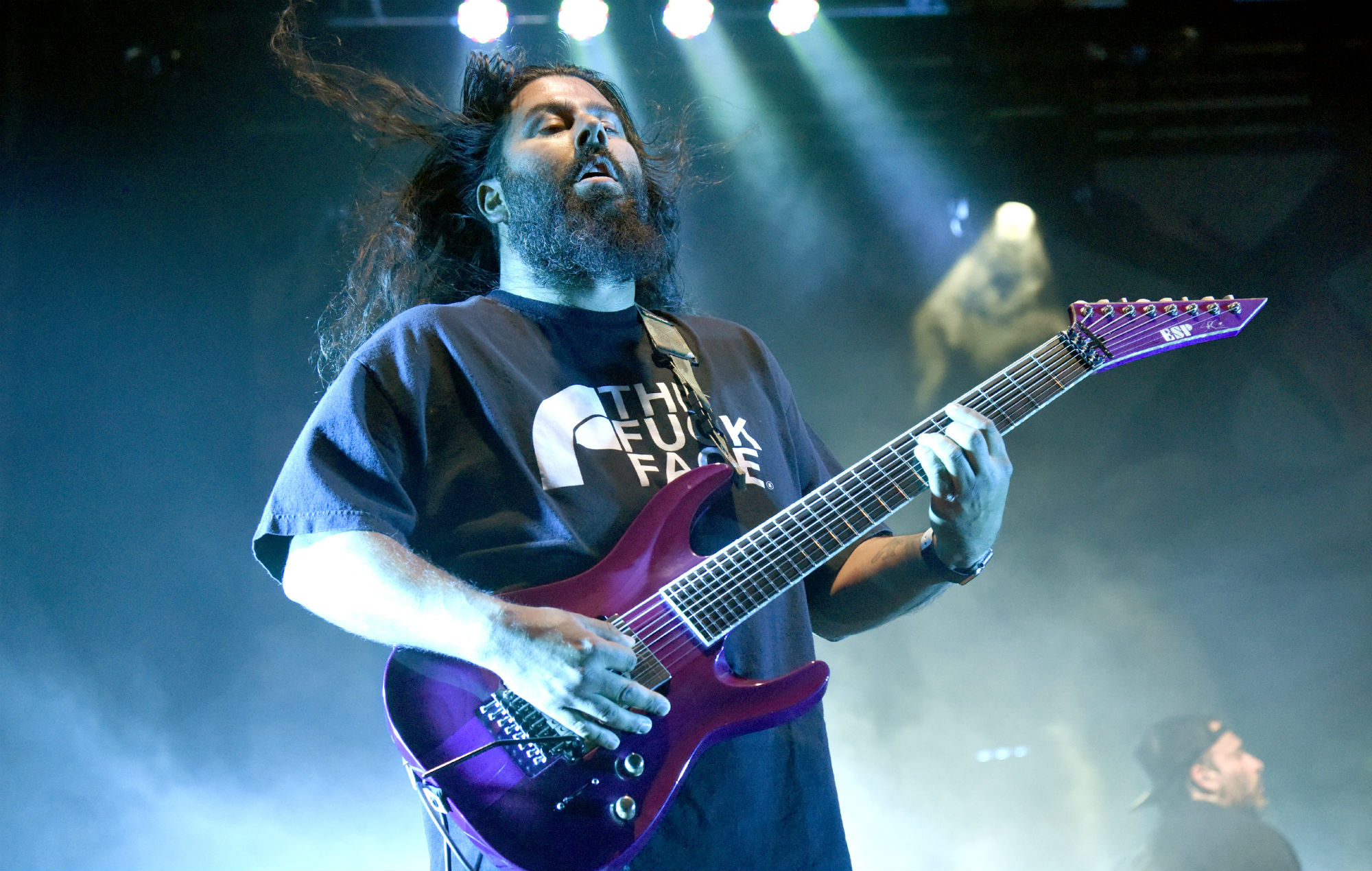 Stephen Carpenter de Deftones "nunca tuvo la intención de molestar a nadie" con las teorías de la "Tierra plana" y la vacuna