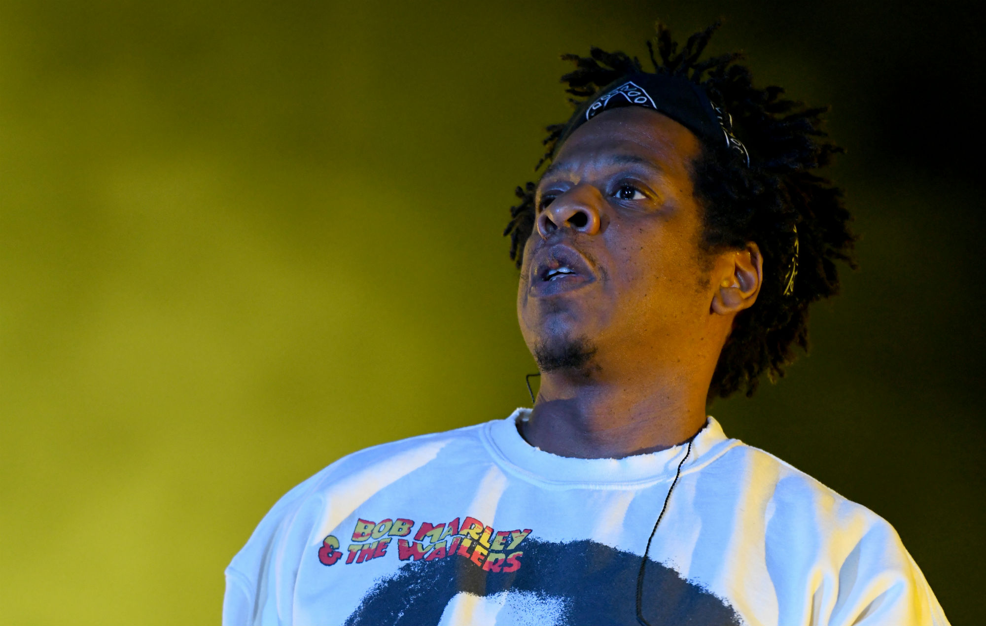 Un fan de Jay-Z fue arrestado después de colarse en un vuelo para intentar encontrarse con el rapero