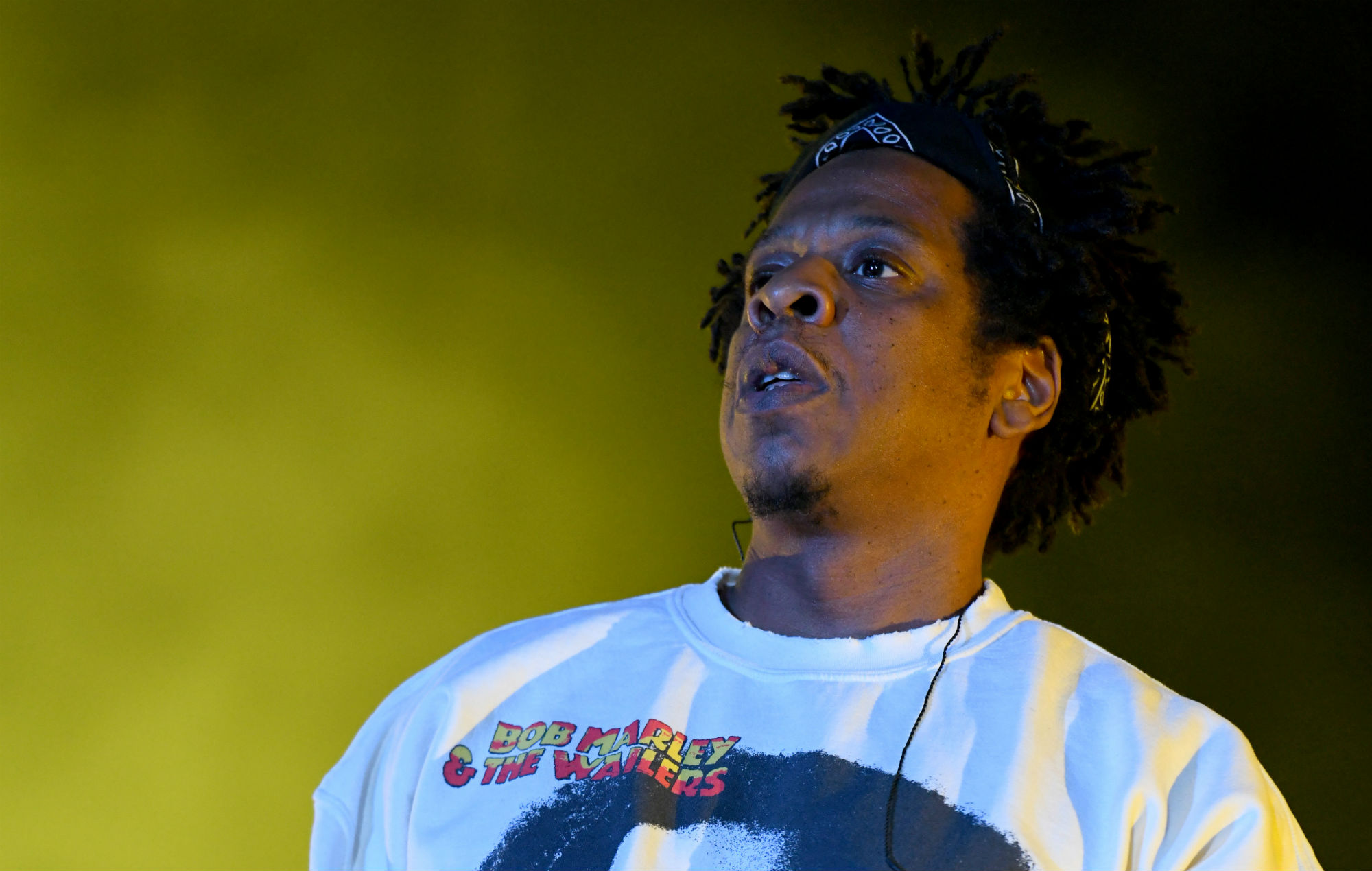 Un fan de Jay-Z fue arrestado después de colarse en un vuelo para intentar encontrarse con el rapero