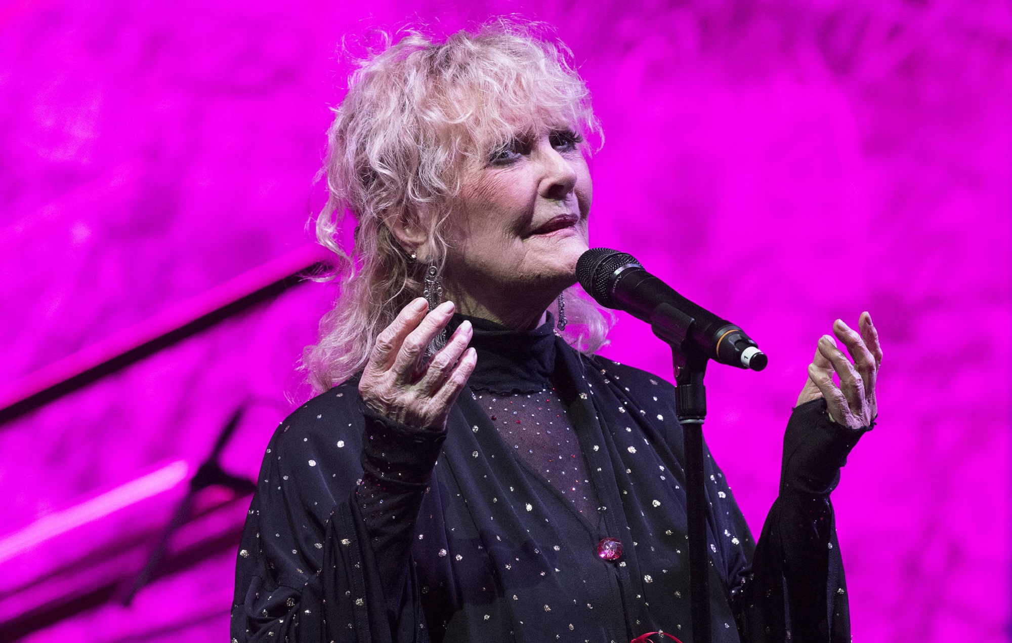 A Petula Clark no le gusta que el bombardero de Nashville tocara "Downtown" antes de que volara su casa rodante