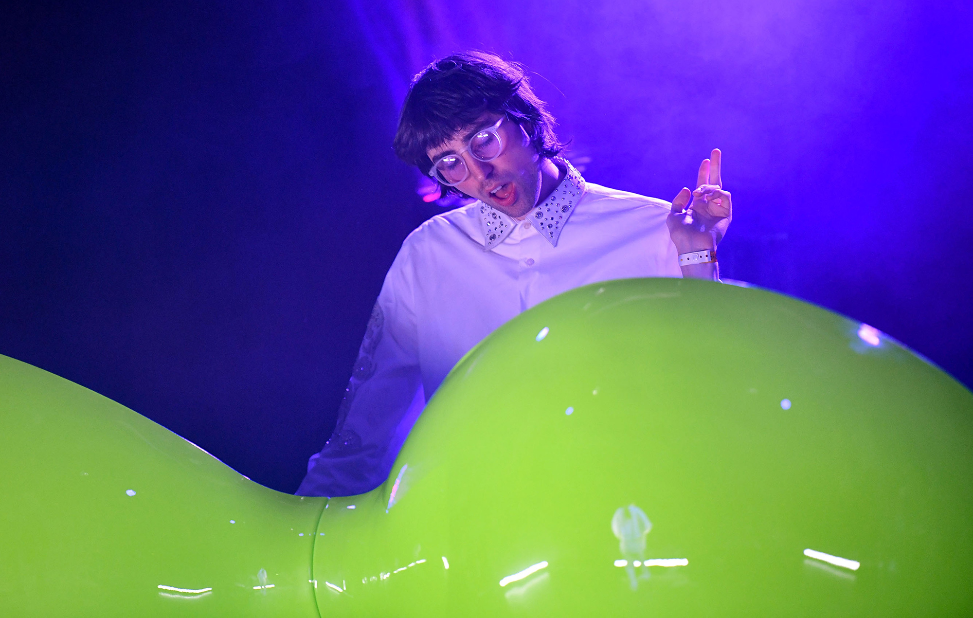 A.G. Cook's PC Music lanza el álbum de Navidad, 'Pop Caroler's Songbook'.