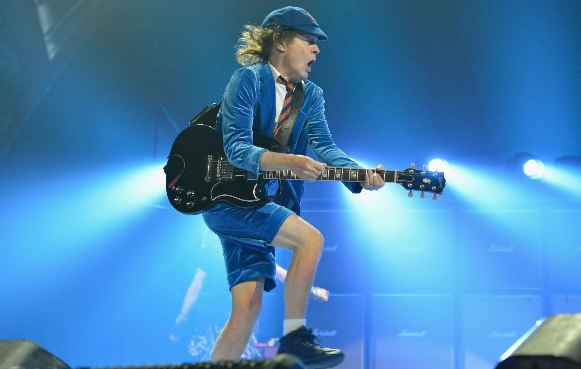 Angus Young dice que "Love Song" es la canción de AC/DC que más lamenta.
