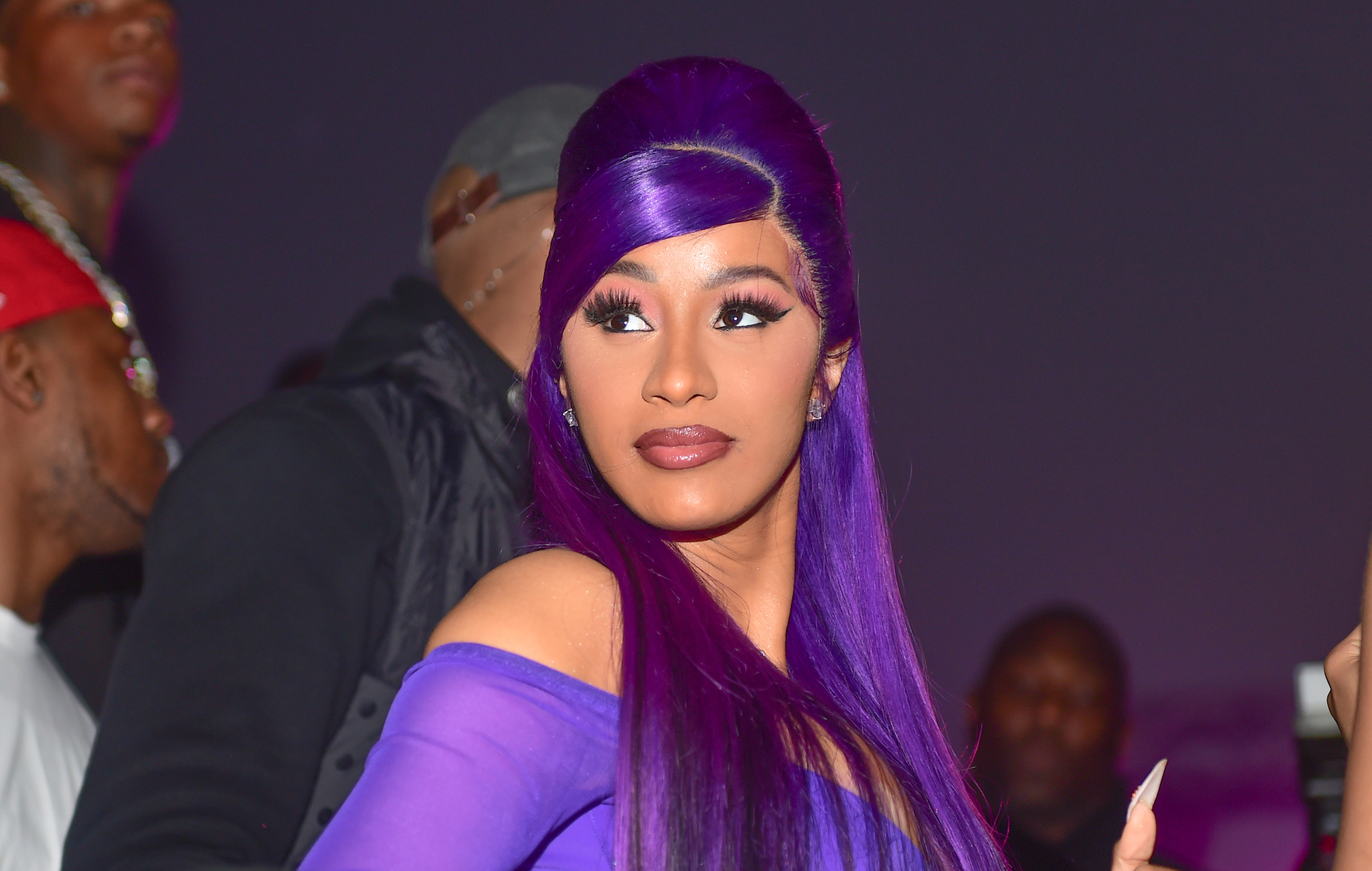 Cardi B defiende el uso de la palabra 