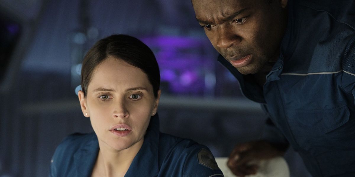 El cielo de medianoche y la brecha son sorprendentemente similares de esta manera