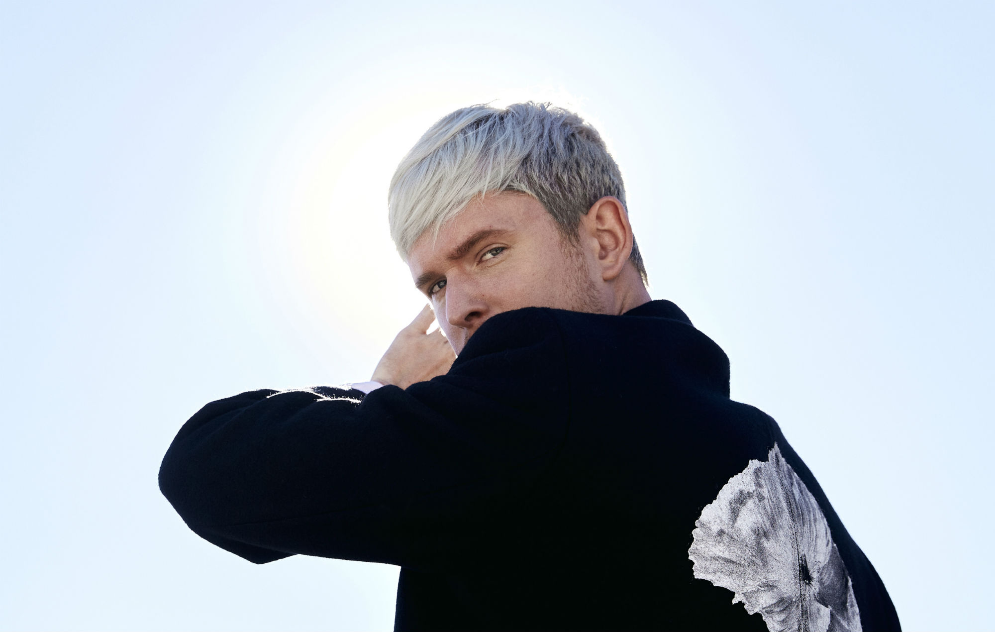 Escuchen a James Blake cubriendo a Billie Eilish y Frank Ocean en el nuevo EP