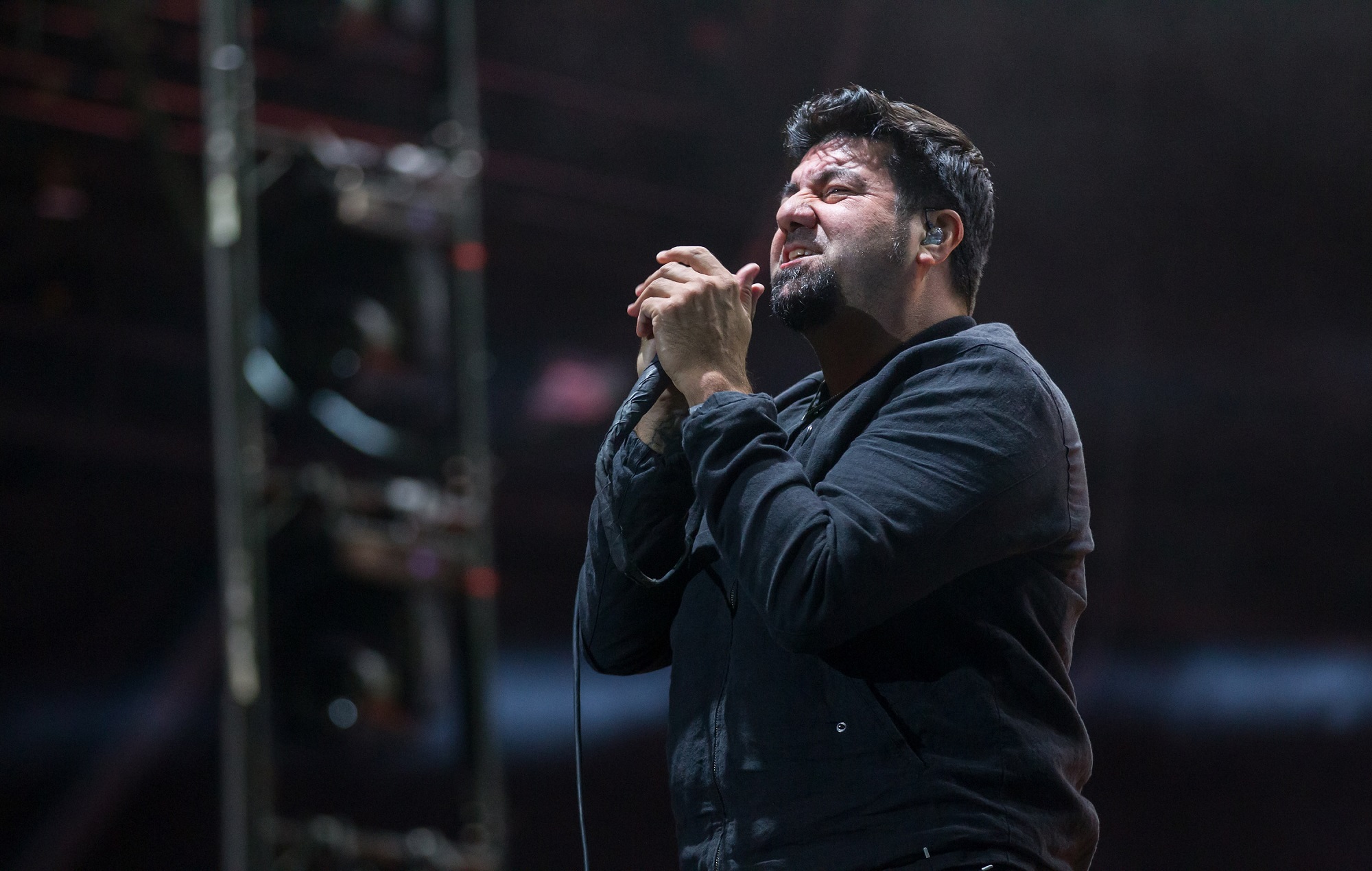 Las Cruces de Chino Moreno comparten la primera pista en seis años con la portada de Causa y Efecto
