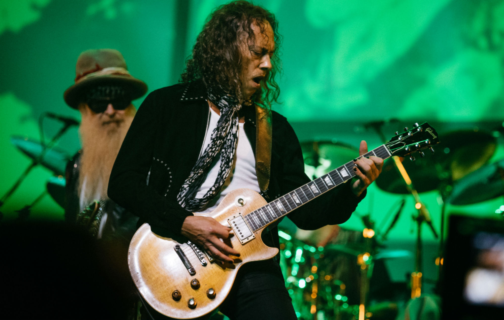 Mira a Kirk Hammett de Metallica tocando la legendaria guitarra Les Paul de Peter Green en el concierto tributo