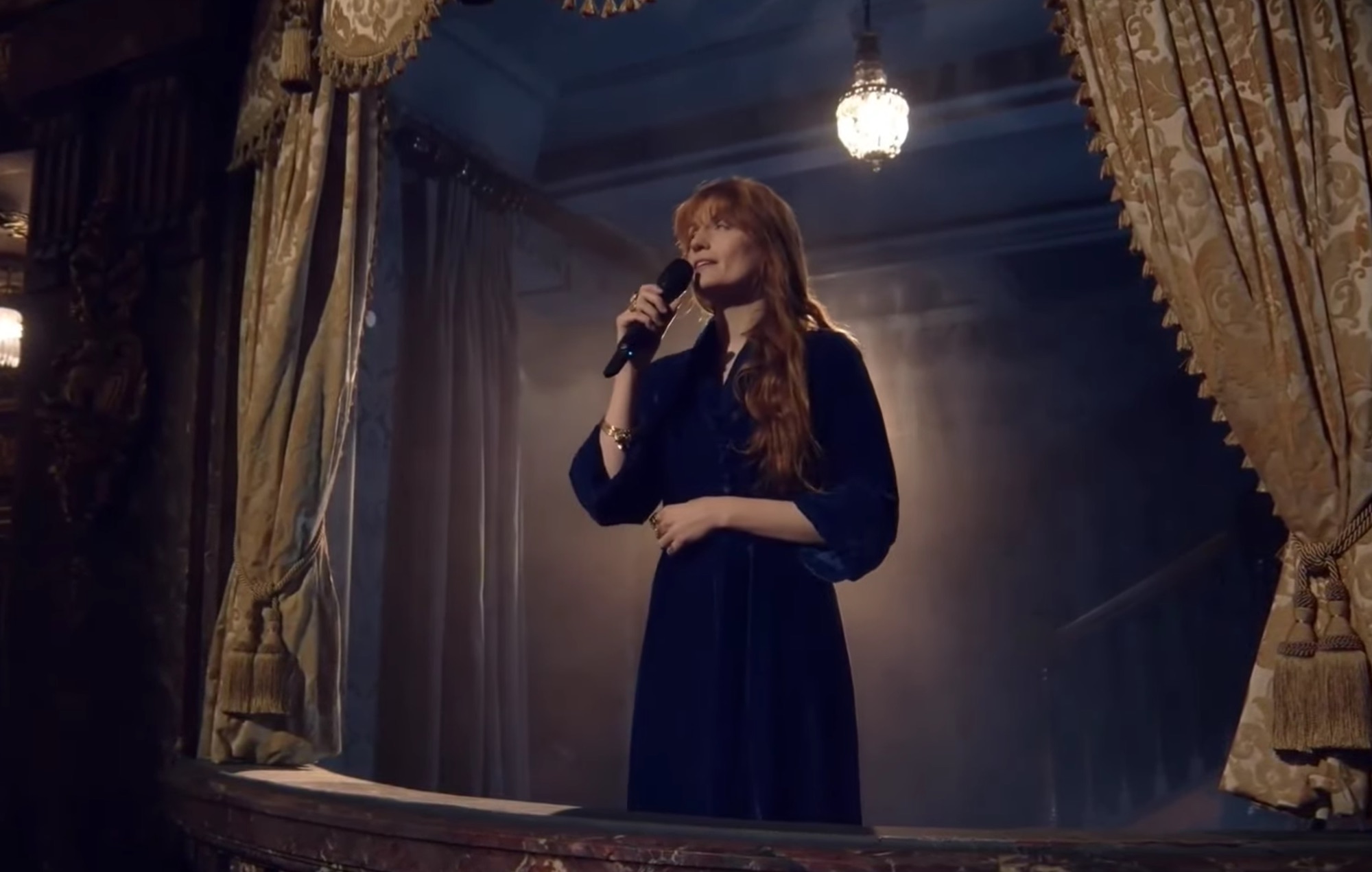 Mira la majestuosa portada de Florence Welch de 