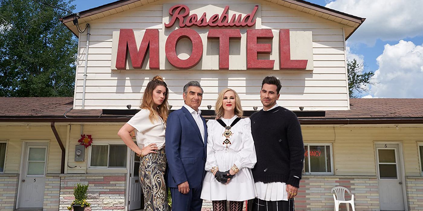 Un fanático de Schitt's Creek construye un mini motel de rosas en su vecindario