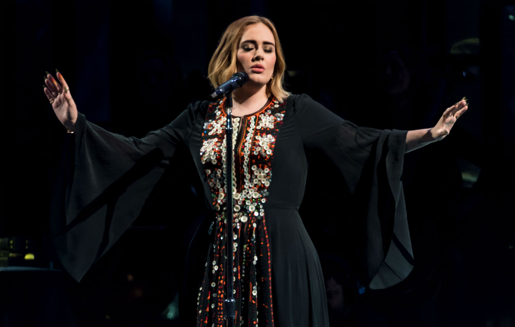 Adele celebra diez años del '21': 