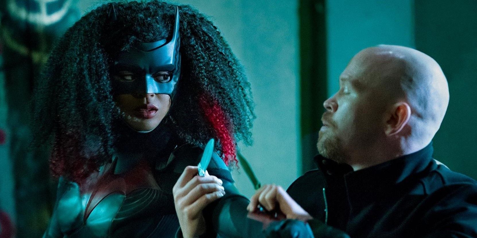 Batwoman desata la magia de las Batman en Victor Zsasz en nuevas fotos