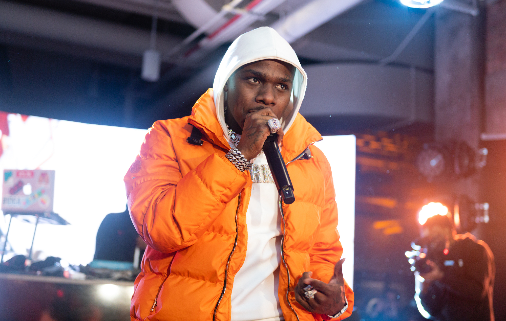 DaBaby responde al fatal tiroteo de Walmart en el nuevo sencillo 'Masterpiece'.