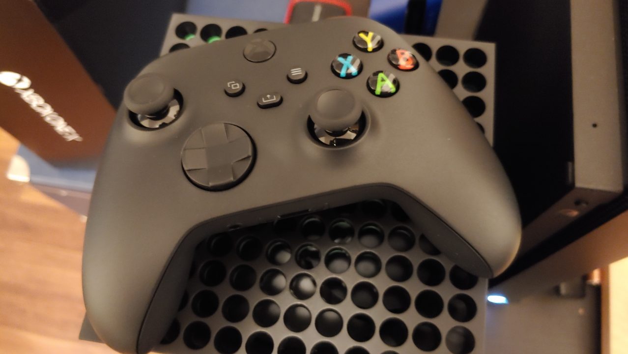 Microsoft circula una encuesta de la serie Xbox preguntando si les gustaría tener funciones de DualSense en su controlador Xbox