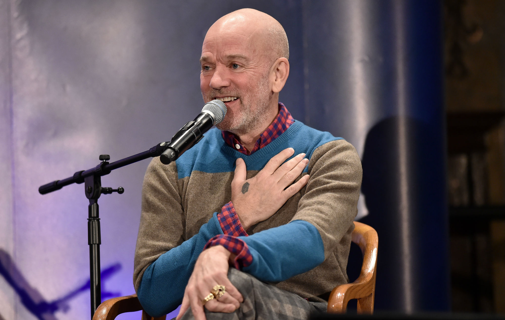 R.E.M. marca el Día de MLK con un video de Michael Stipe leyendo 