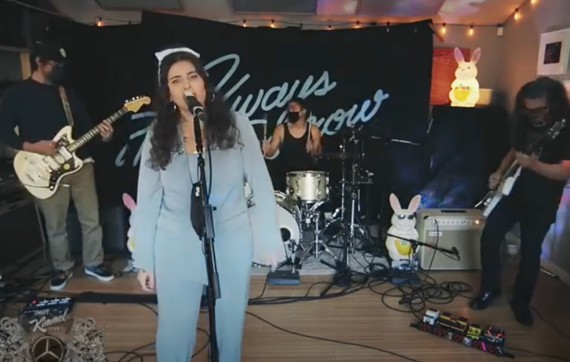 Vea a Best Coast interpretando 'Master Of My Mind' en directo en 'Kimmel'.