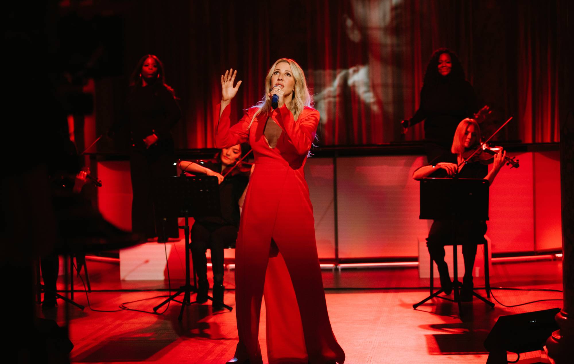 Ellie Goulding reprograma las próximas fechas de su gira por el Reino Unido e Irlanda