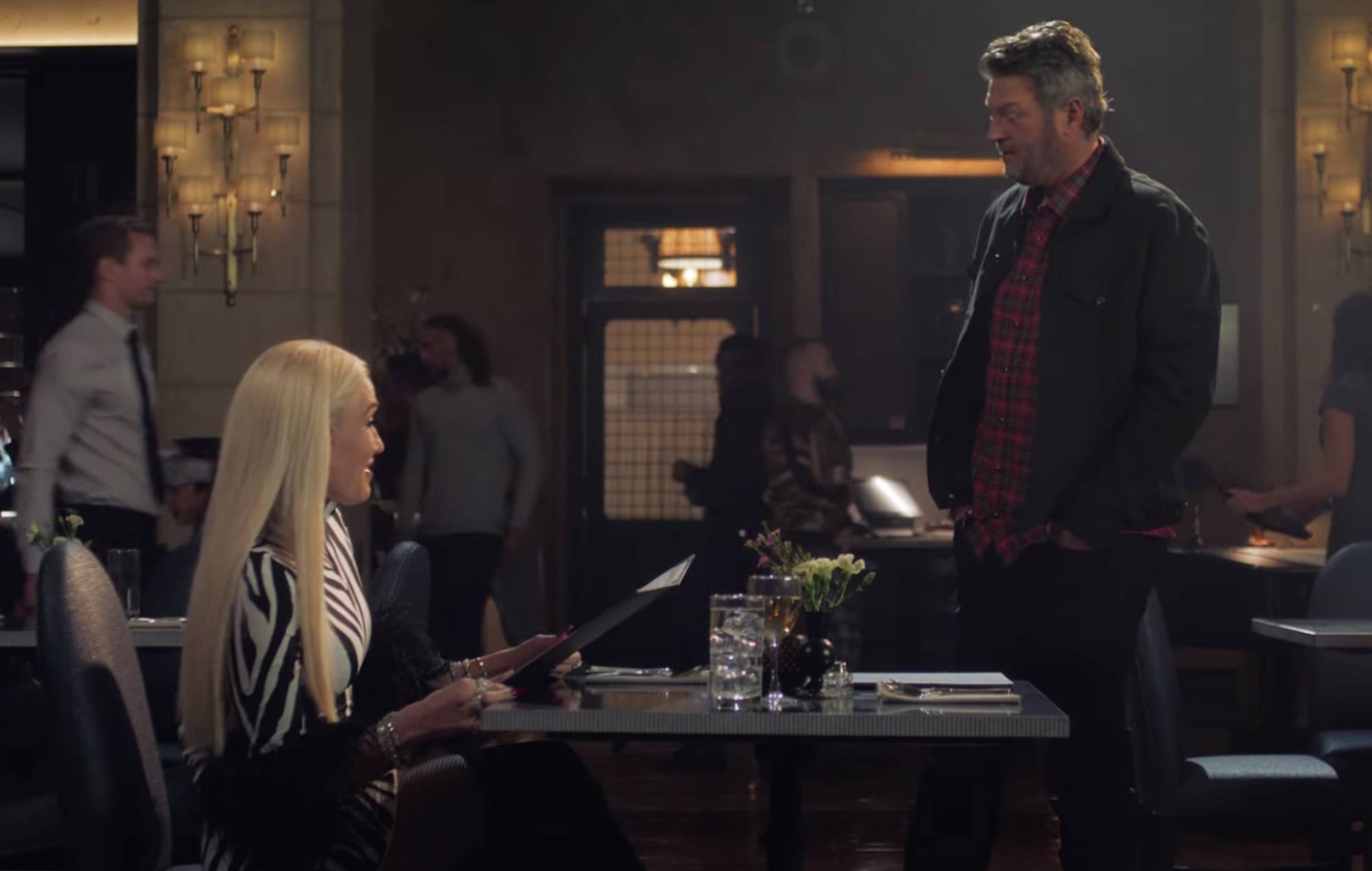 Mira el romántico anuncio de la Super Bowl de Gwen Stefani y Blake Shelton