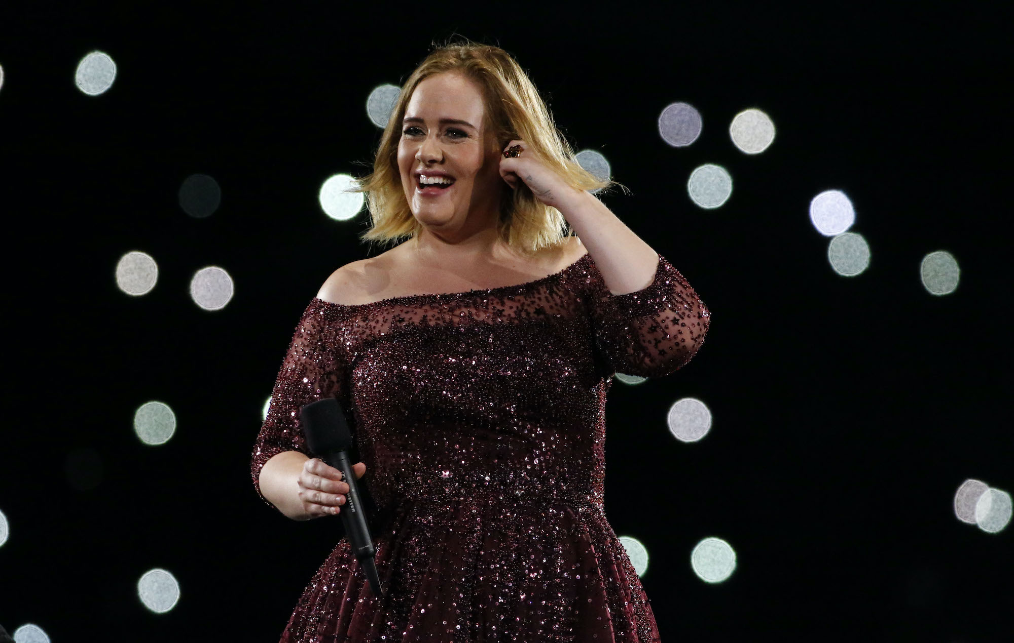Adele es la artista femenina más vendida del siglo en el Reino Unido