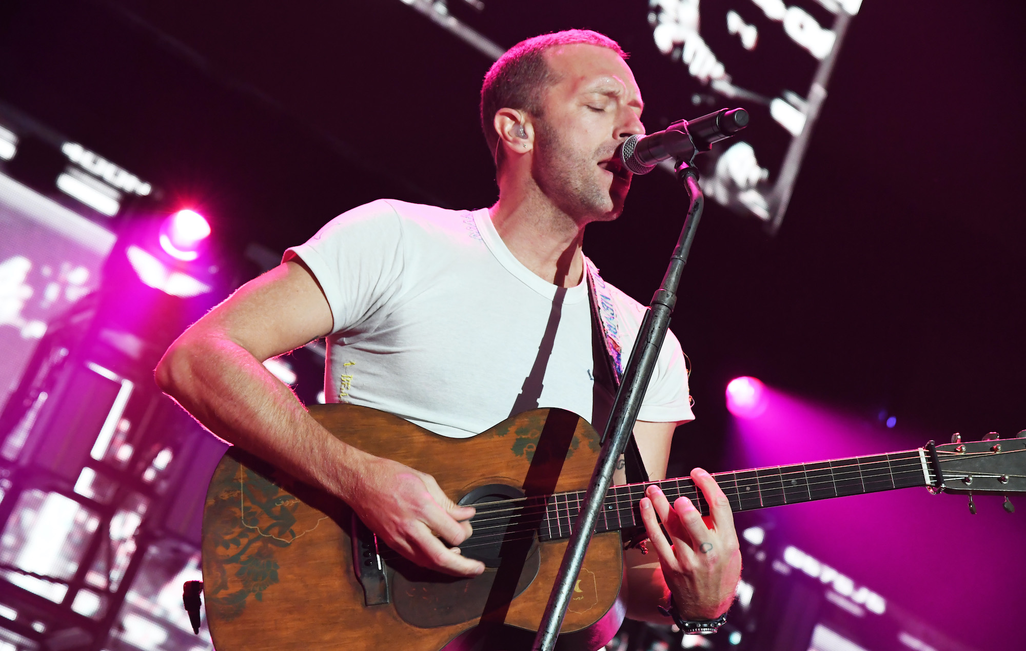 Coldplay patrocina una embarcación para limpiar los ríos contaminados de Malasia