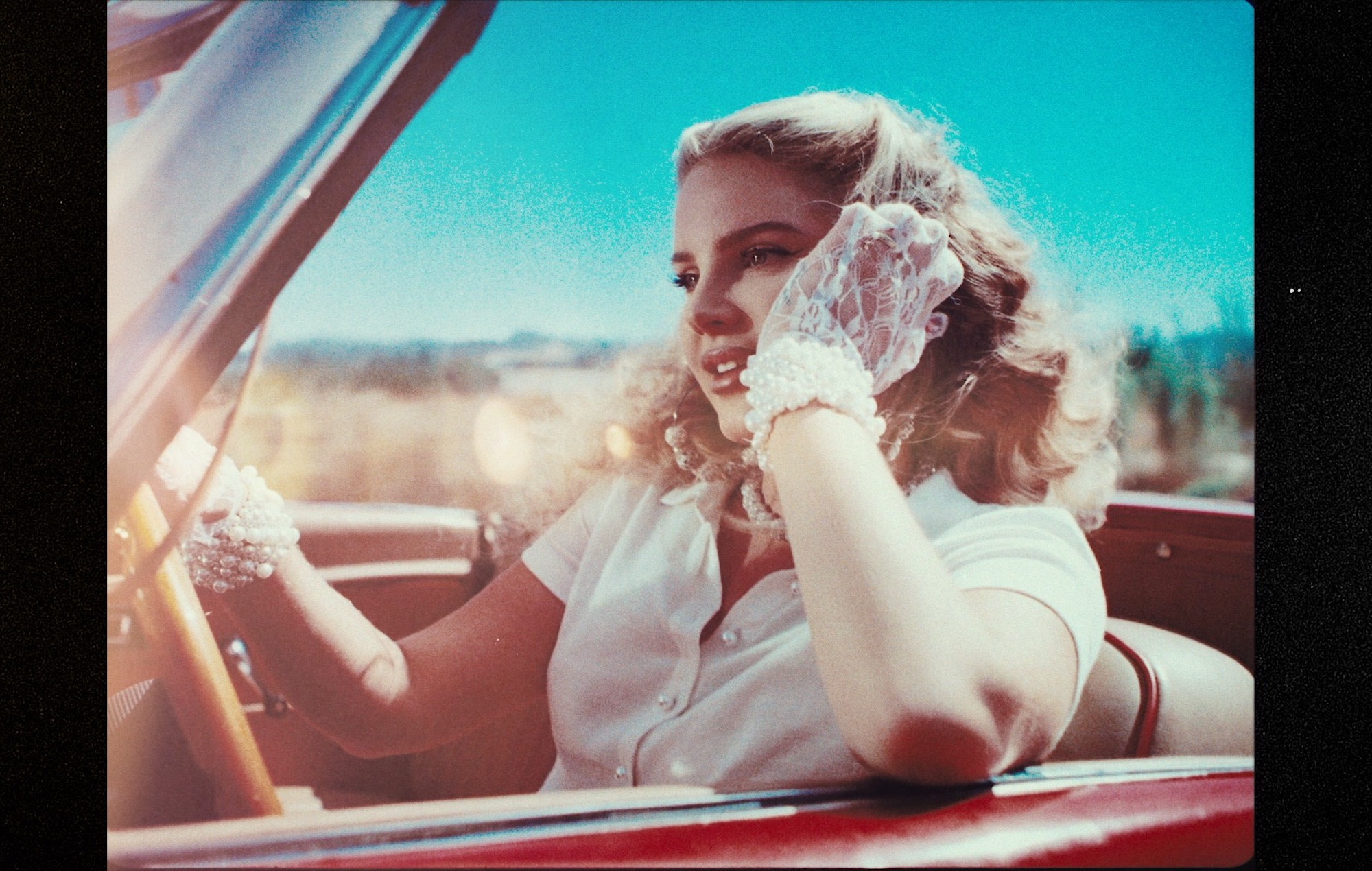 Lana Del Rey está vendiendo más que el resto del top 10 del Reino Unido combinado