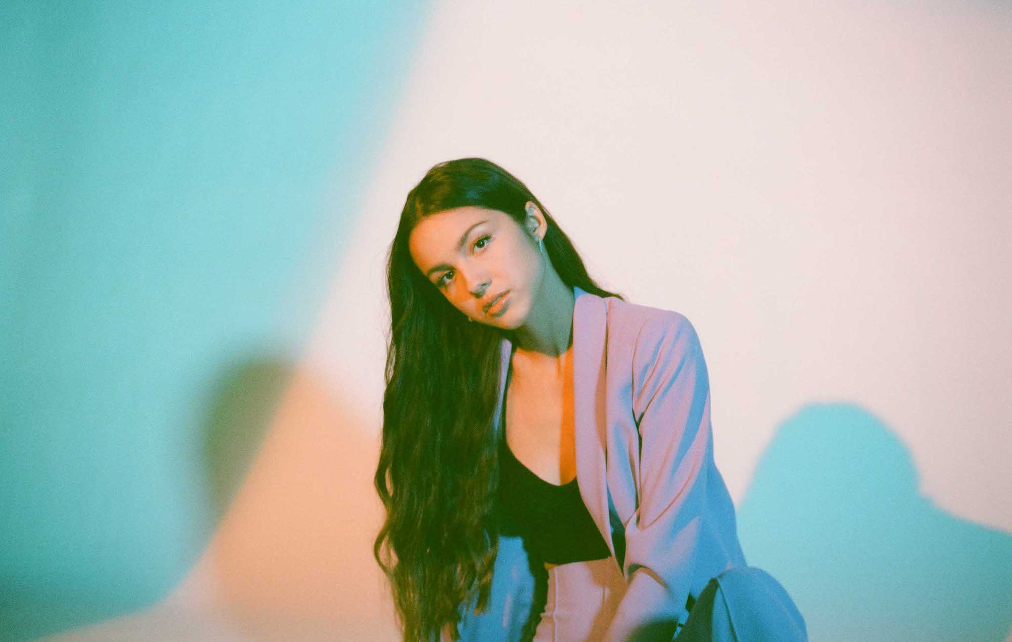 Olivia Rodrigo dice que le costó cuatro intentos conseguir el carnet de conducir