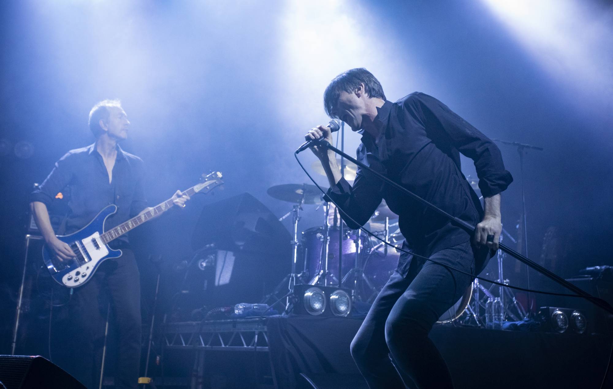 Suede pospone la gira de aniversario de 'Coming Up'