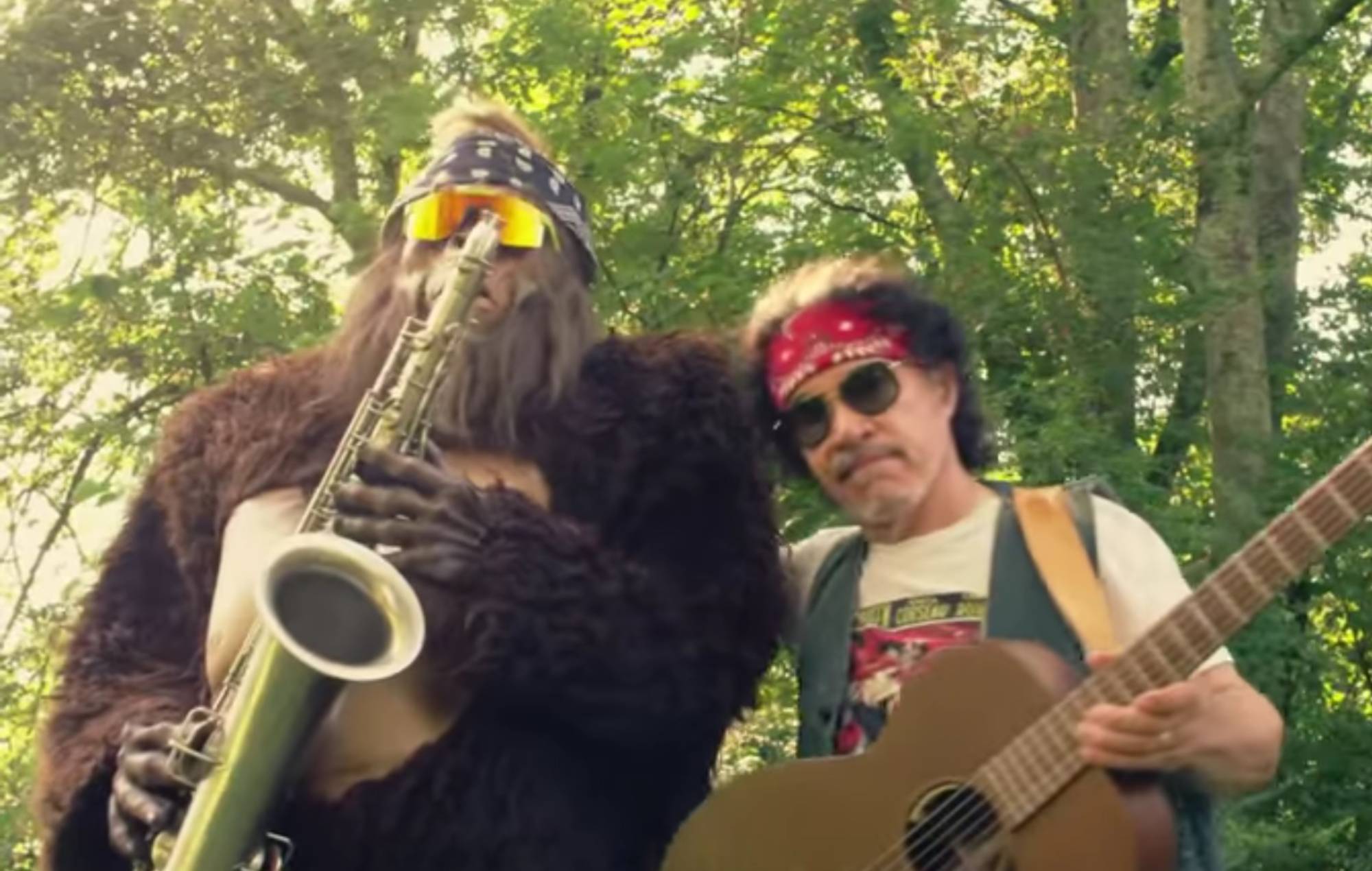 Vea cómo John Oates y Saxsquatch interpretan la improbable unión de 'Maneater'