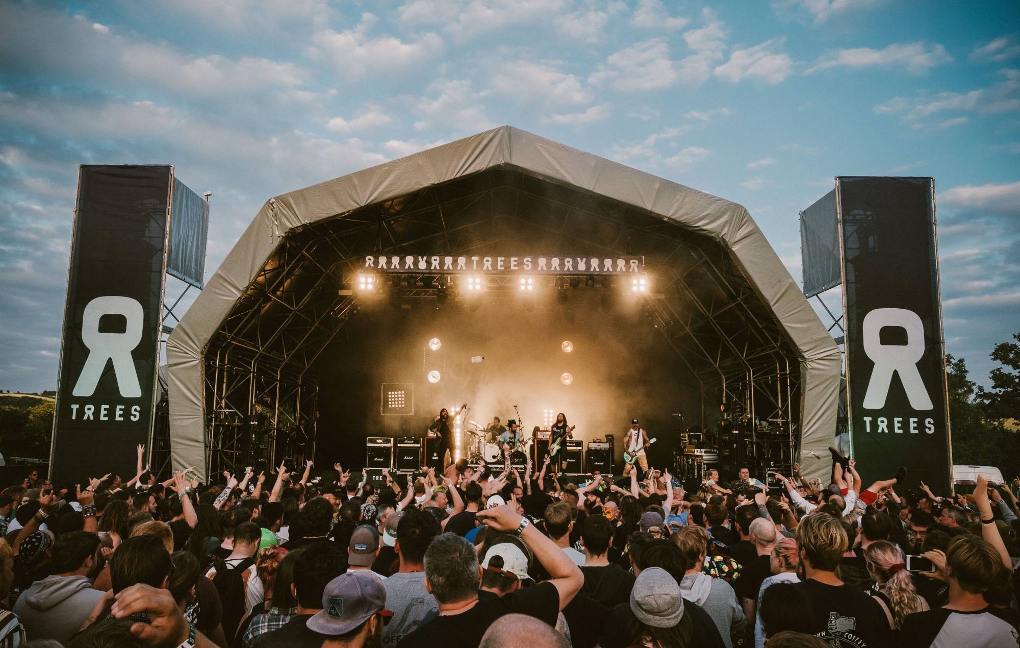 El Festival 2000trees se pospone a 2022 por motivos de viaje y falta de seguro de cancelación COVID