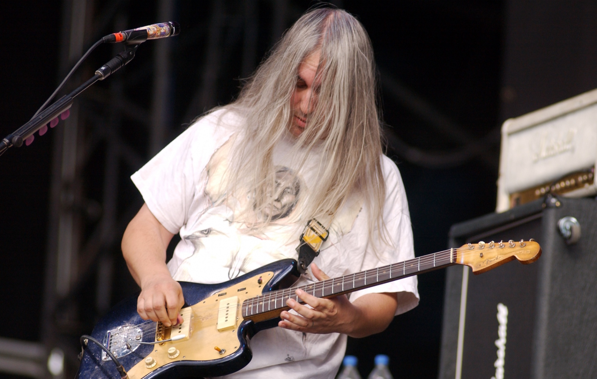 Escucha el último single de Dinosaur Jr., 'Garden', del nuevo álbum 'Sweep It Into Space'.