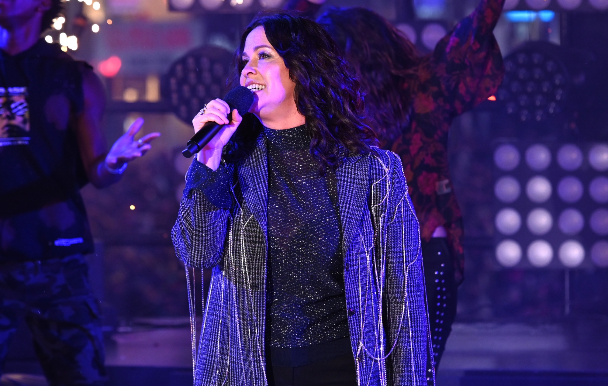 Escucha la nueva y emotiva canción de Alanis Morissette, 'I Miss The Band'