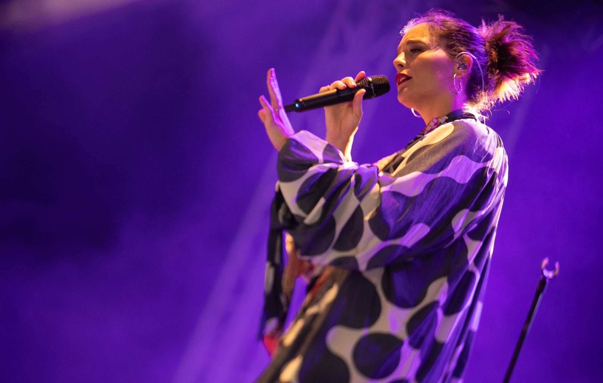 Jessie Ware comparte el nuevo single 'Please' del lanzamiento de lujo de 'What's Your Pleasure'