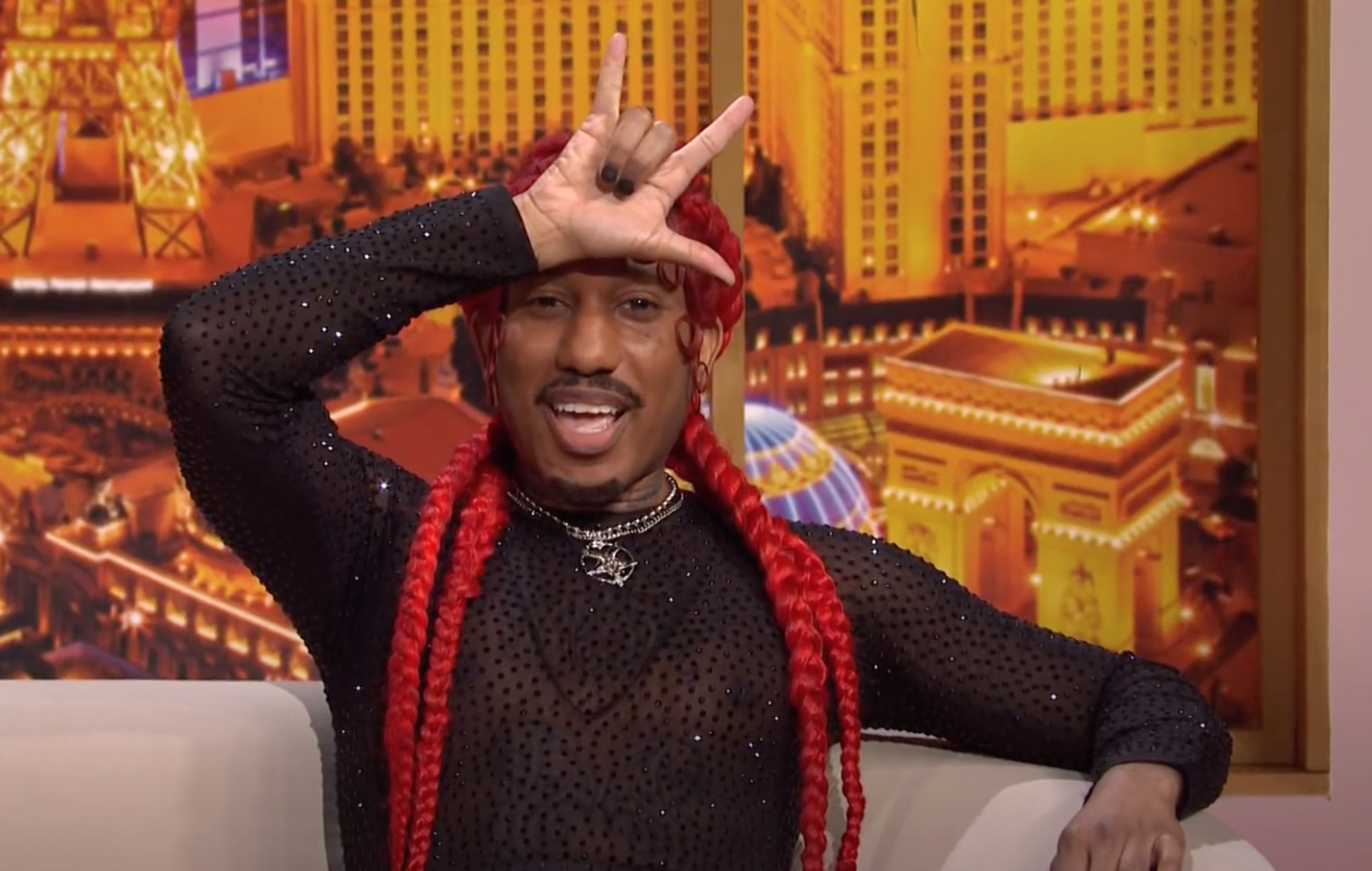 La apertura fría de 'Saturday Night Live' se burla de la reciente controversia de Lil Nas X