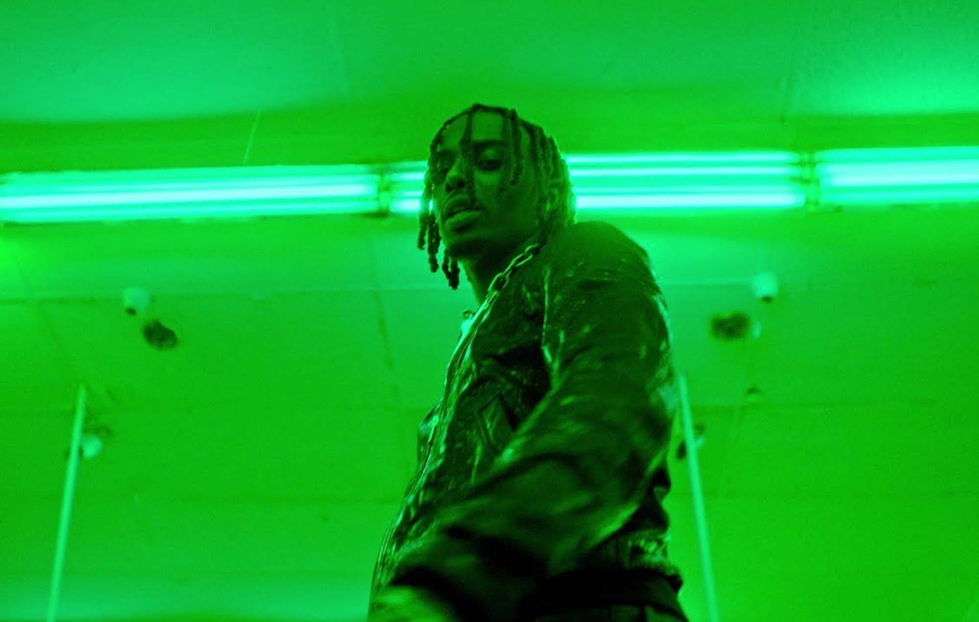 Mira cómo Playboi Carti causa estragos en el supermercado en el nuevo vídeo de 