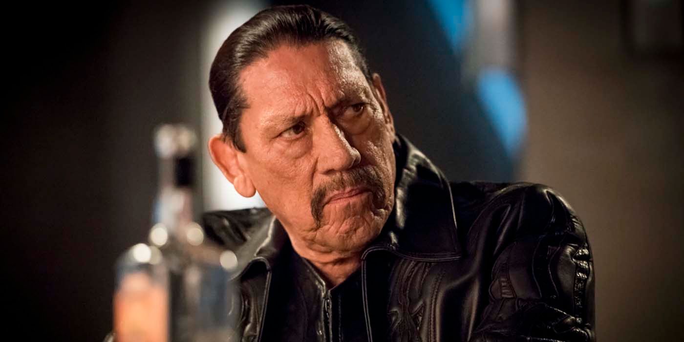 Danny Trejo, de Flash, realiza su propia acrobacia en el clip Running Wild with Bear Grylls, que desafía la gravedad