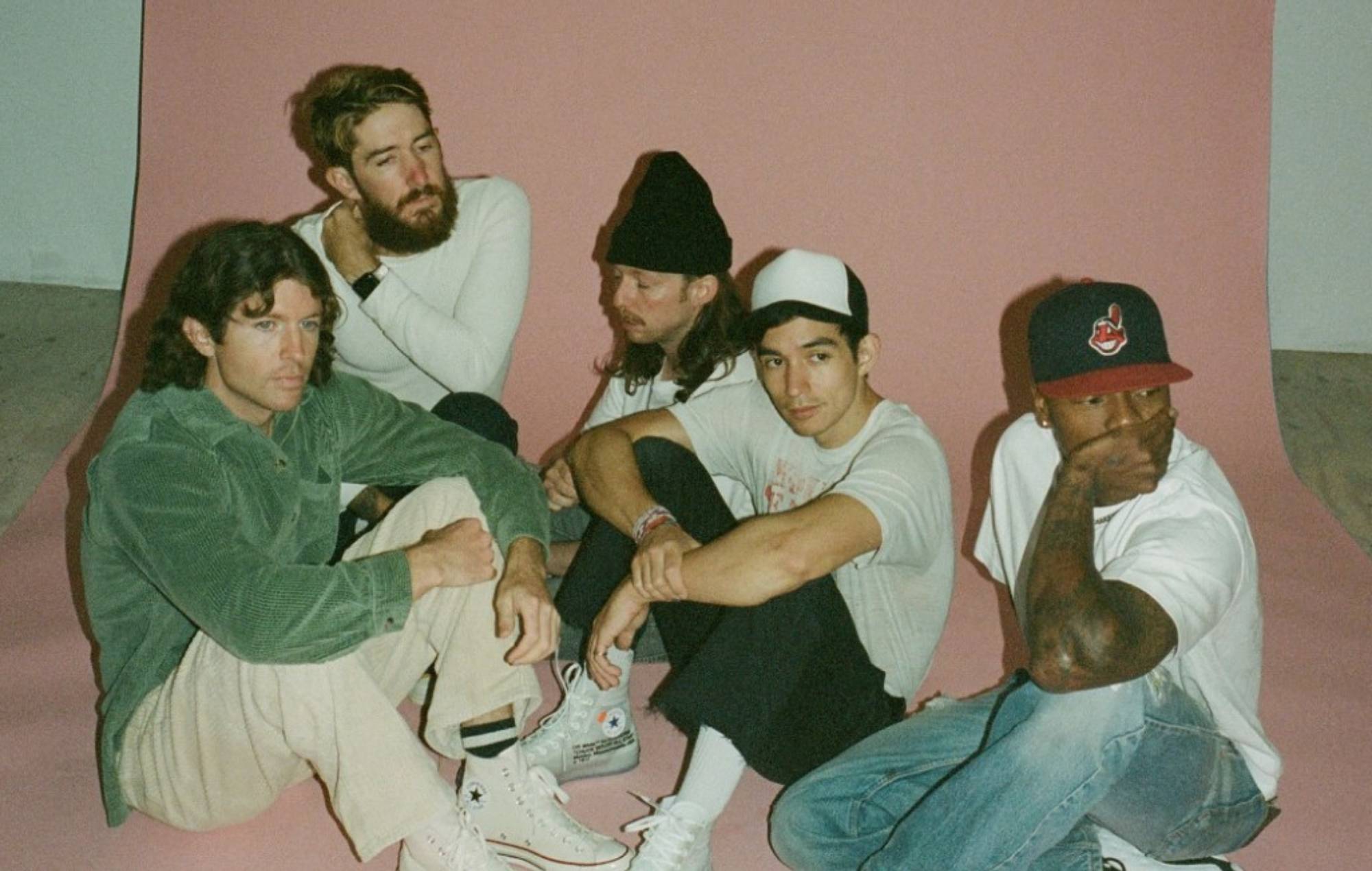 Escucha el nuevo y edificante single de Turnstile, 