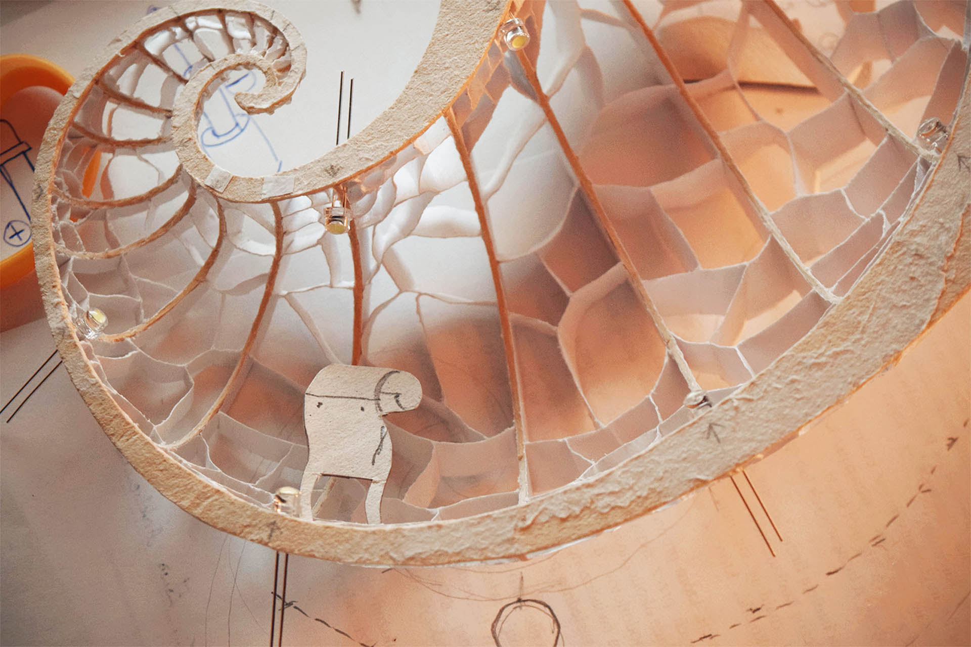 Este desarrollador indie pasó 6 años esculpiendo un juego a partir de 5.000 trozos de papel