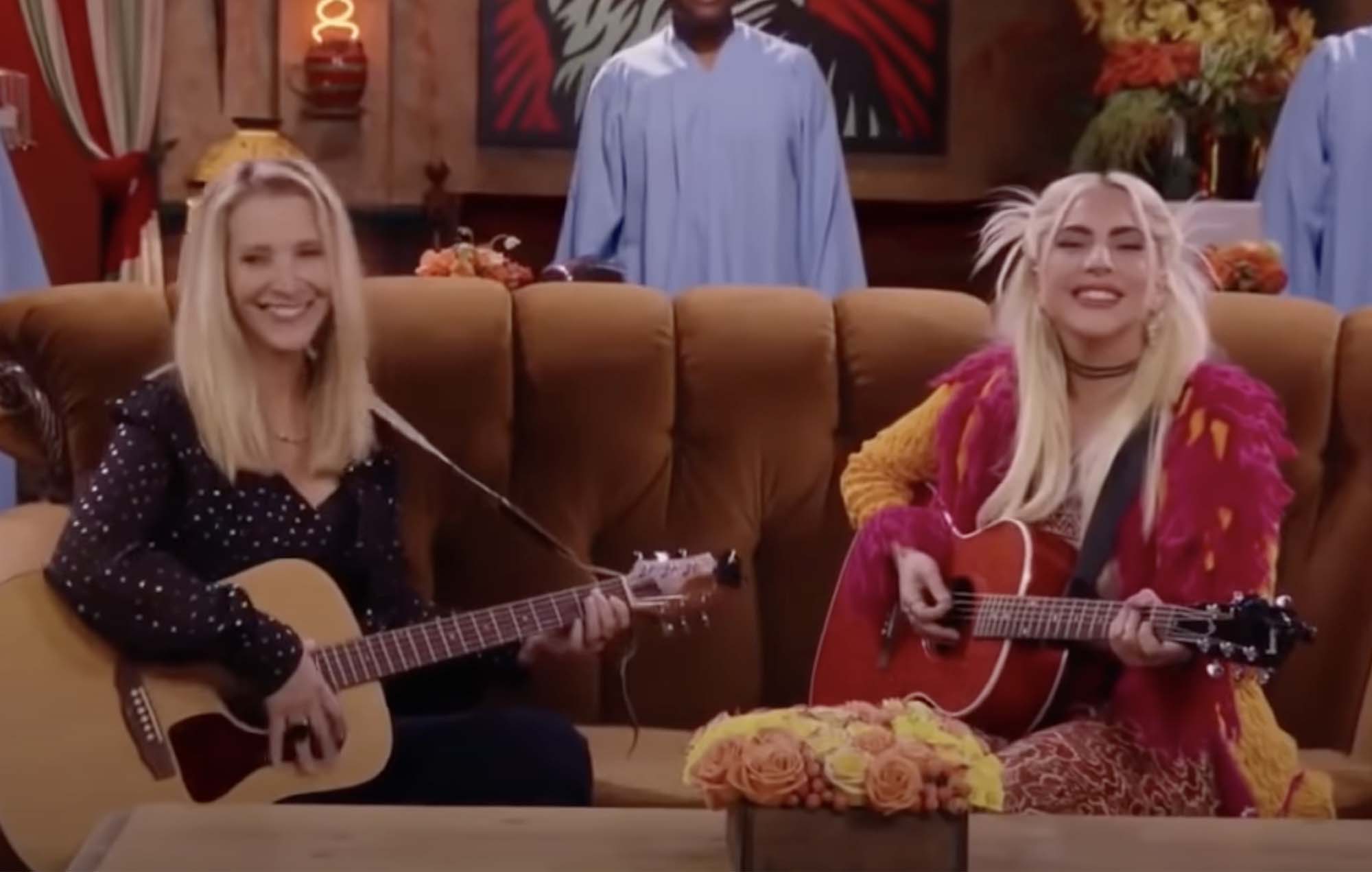 'Friends: El Reencuentro': Mira cómo Lady Gaga interpreta 'Smelly Cat' con Lisa Kudrow