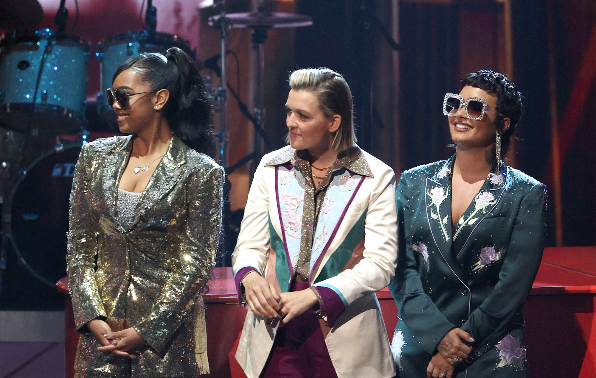 H.E.R., Demi Lovato y otros honran a Elton John con un popurrí de los premios iHeartRadio