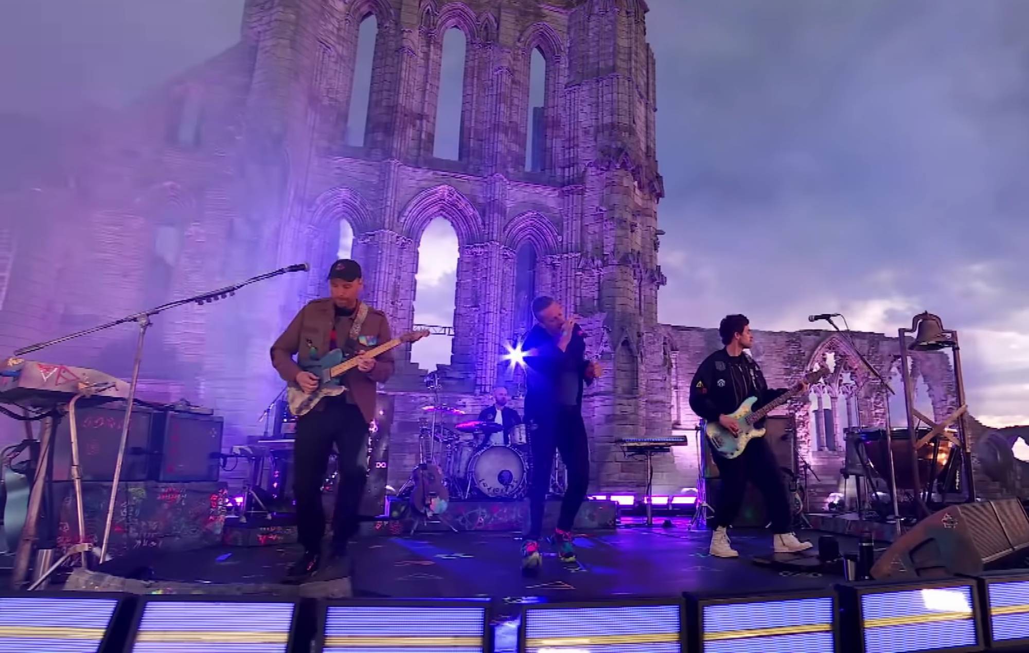 Mira la deslumbrante actuación de Coldplay con 'Higher Power' para el Big Weekend de Radio 1