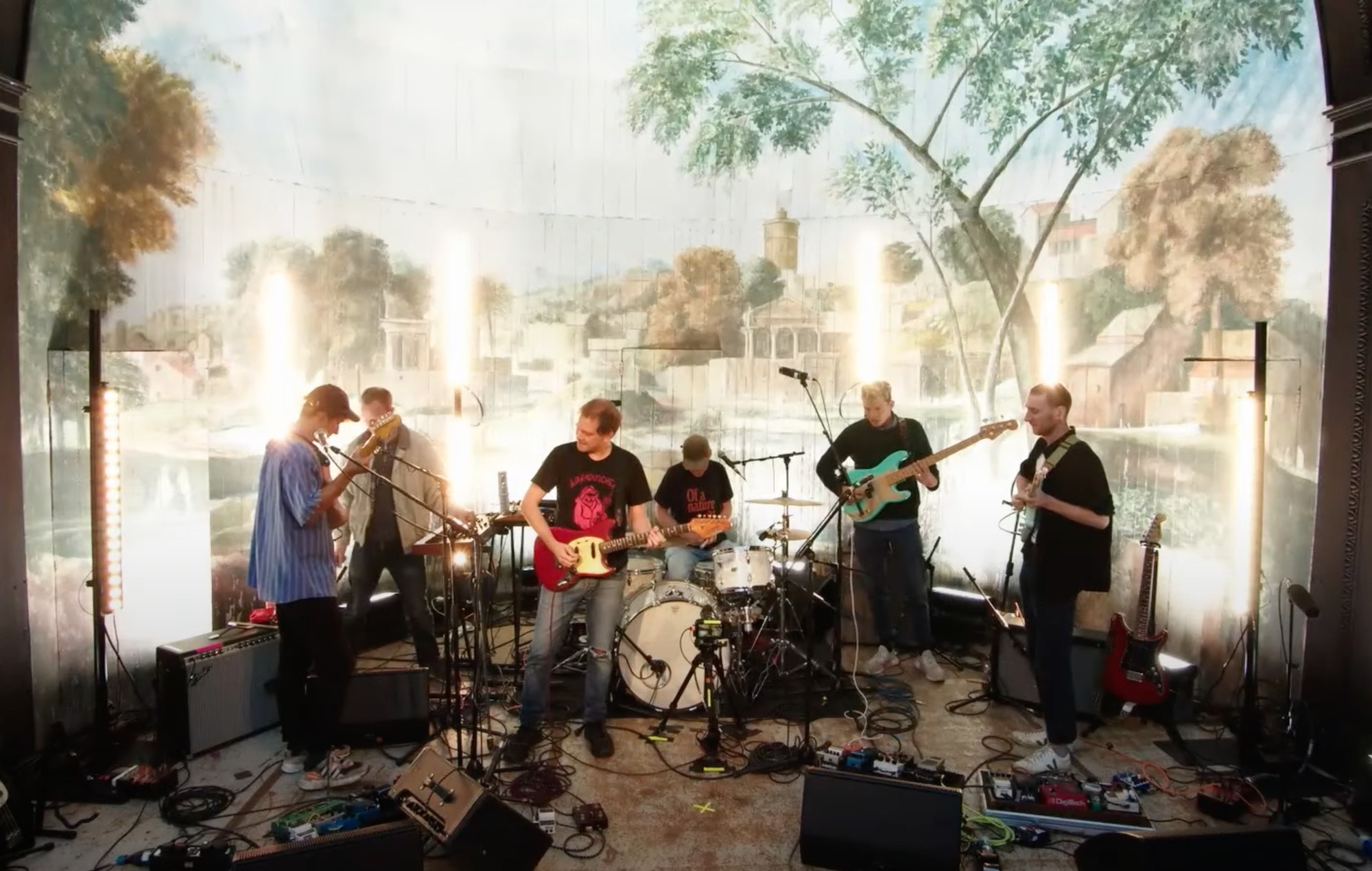 Vea la nueva e impresionante interpretación en directo de Squid de 'Pamphlets' con Dan Carey