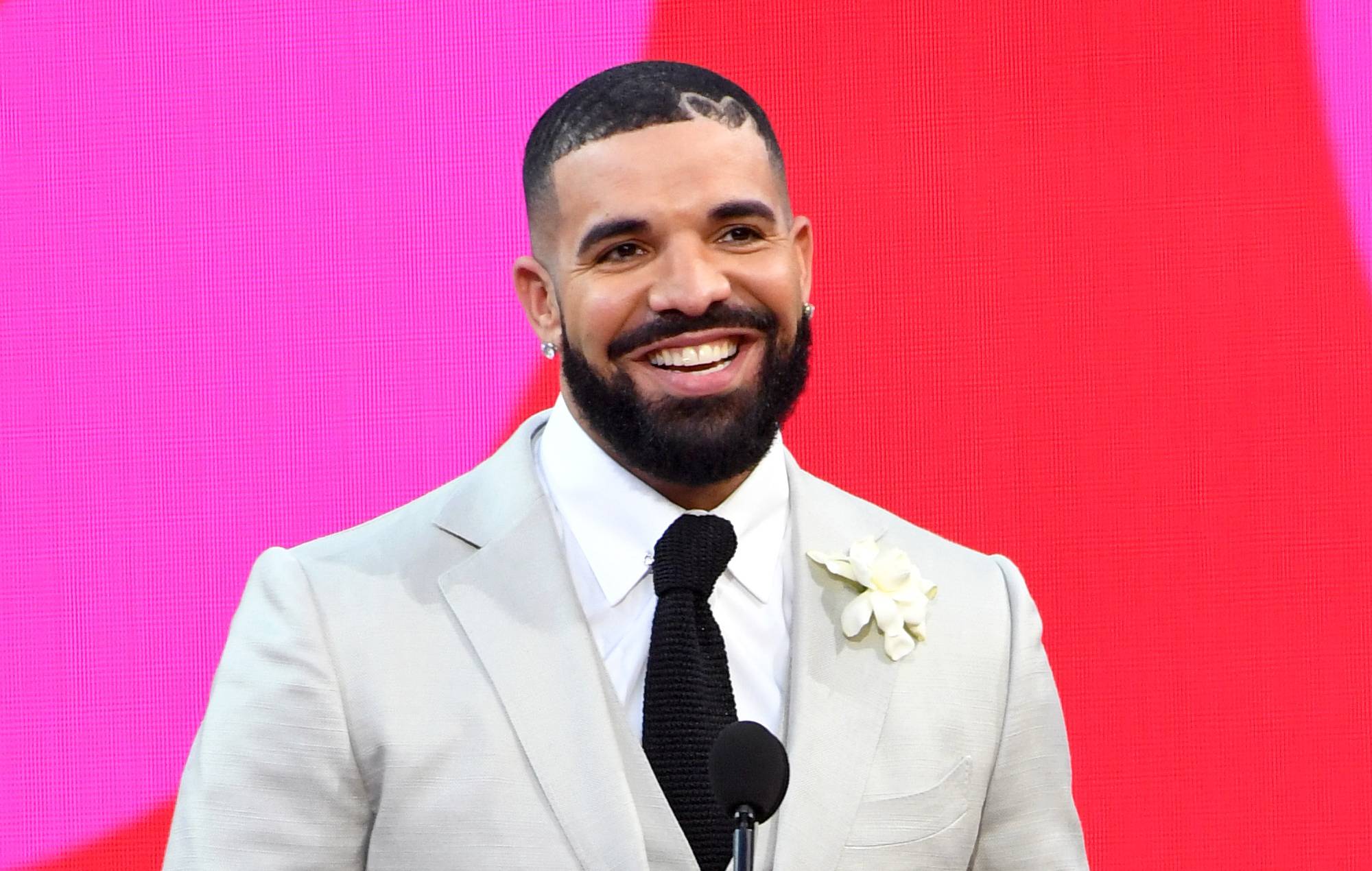 Drake dice que 'Certified Lover Boy' saldrá este verano