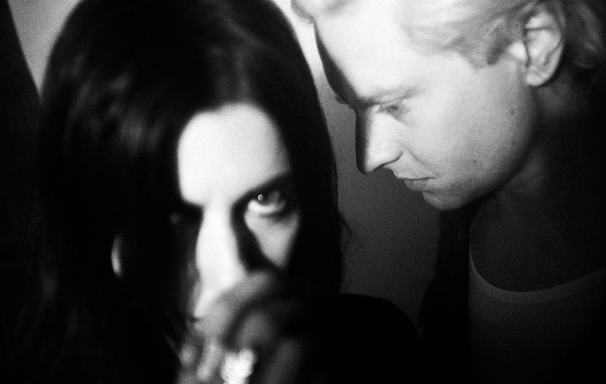 Escucha el nuevo single de Blood Red Shoes, inspirado en el crimen real, 