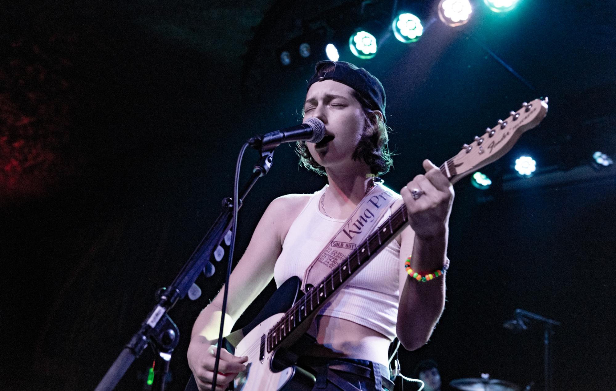 Escucha la oda a la autodestrucción de King Princess, 'House Burn Down'