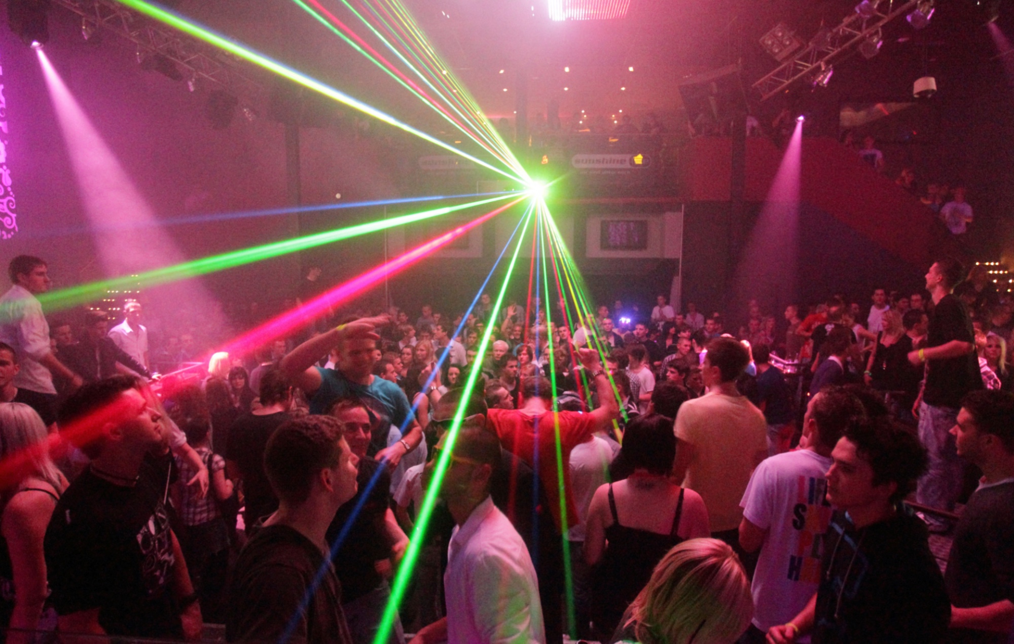 Las discotecas y locales de música volverán a abrir "sin pruebas Covid ni pasaportes de vacunas"
