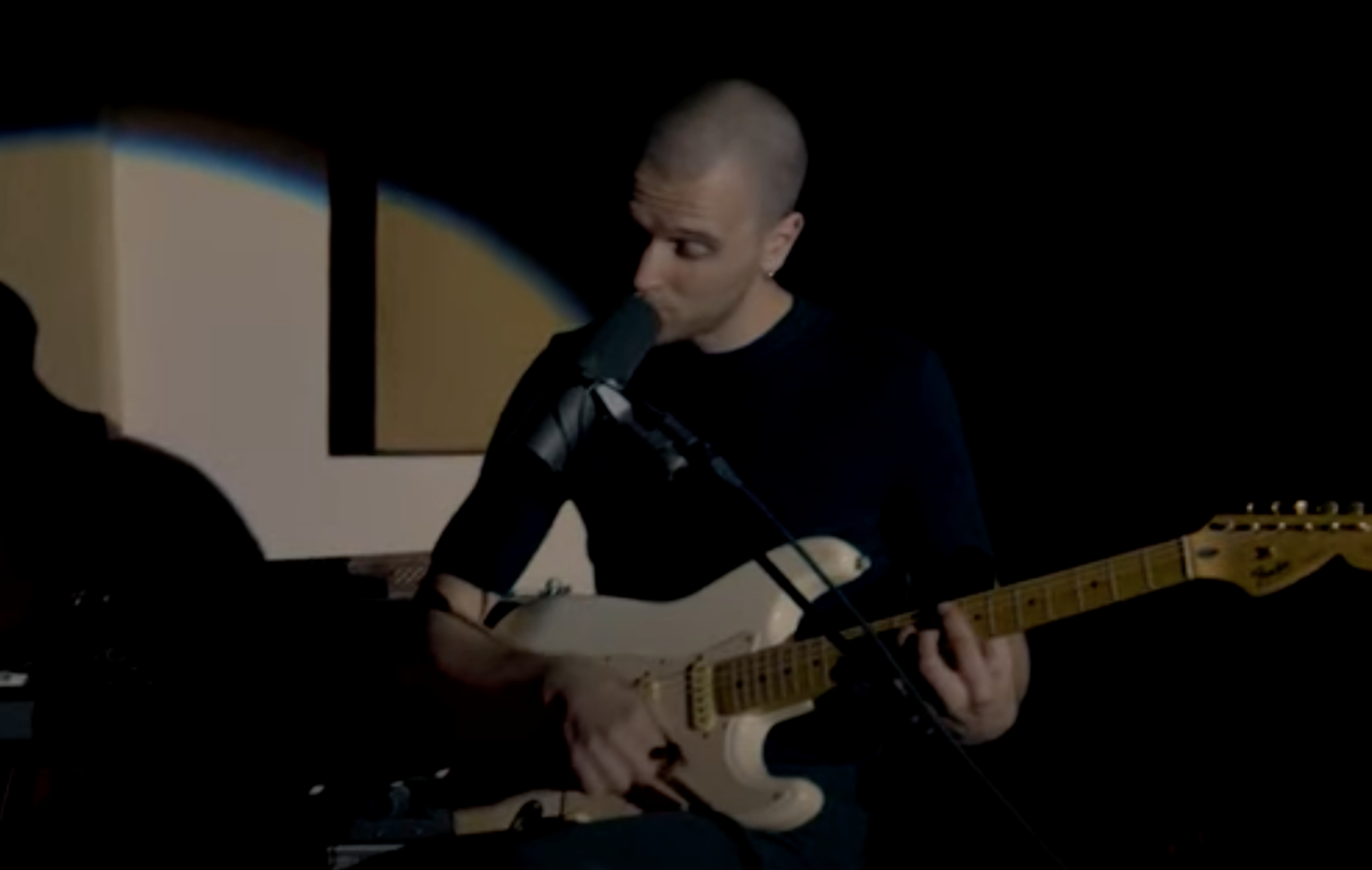 Mira cómo JMSN interpreta su nuevo single 'Rolling Stone'