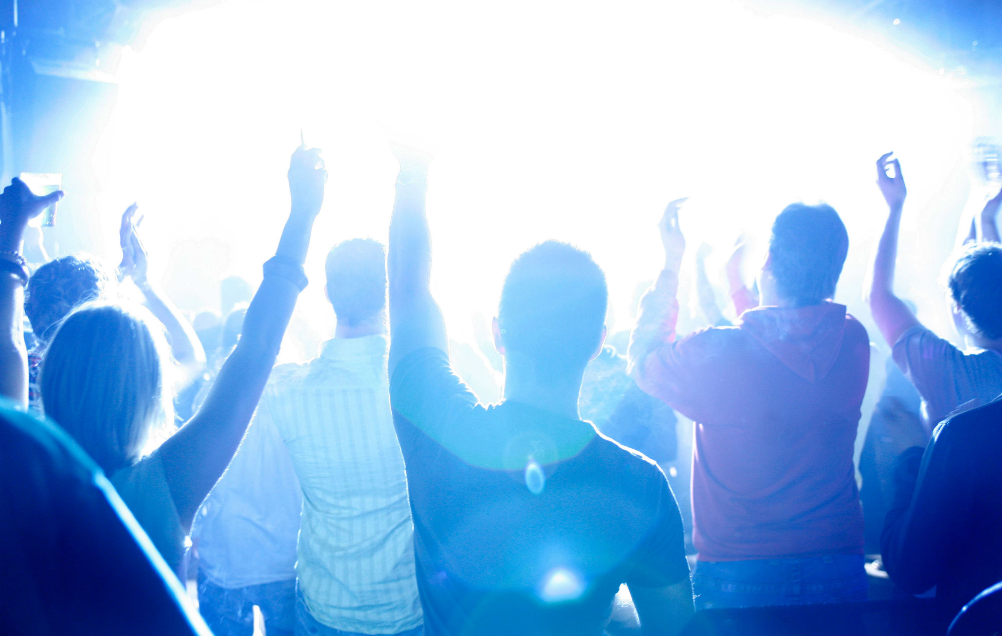 Un hombre pierde una mano al enfrentarse la policía con un grupo de raperos ilegales en Francia