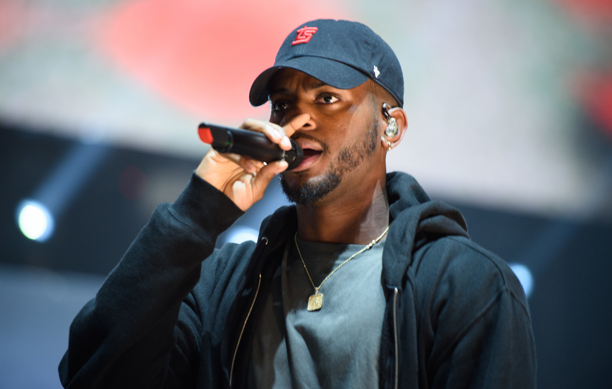 Escucha el nuevo tema de Bryson Tiller, "One Sided", que conmueve el alma.